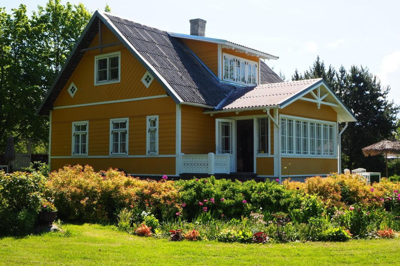 Leesi Kuelalistemaja Hotel Exterior photo